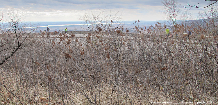 Cyclists, Champlain lookout
